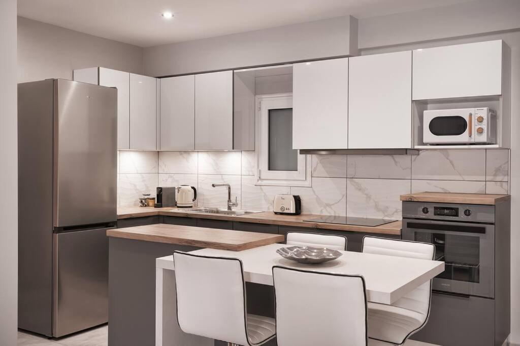 Apartment Fix 2bd With Parthenon View *